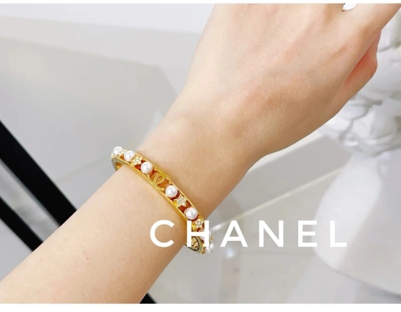 Snug Chanel Bracelets 220466