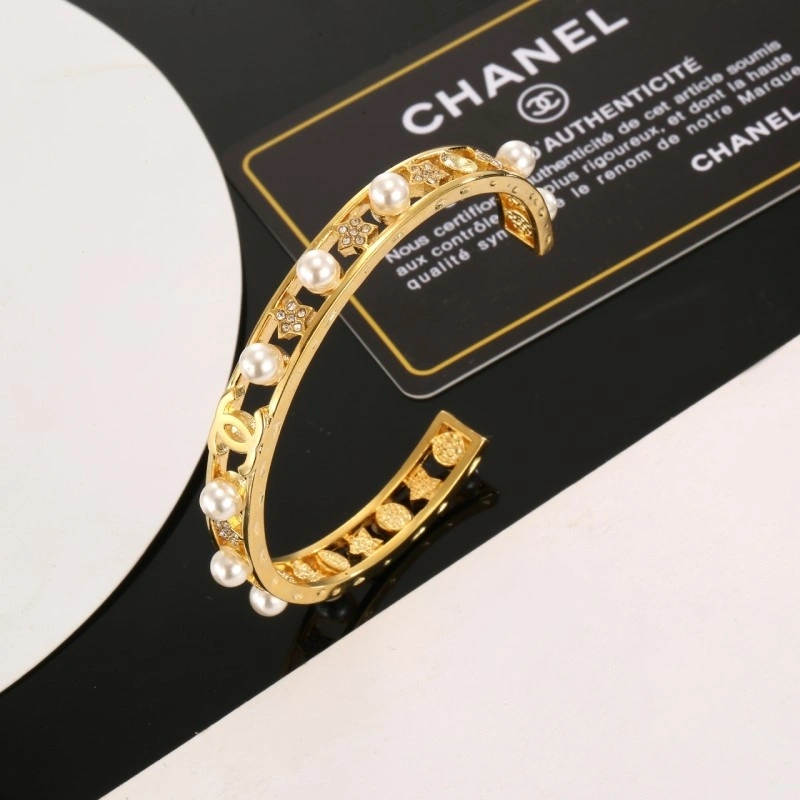 Snug Chanel Bracelets 220466