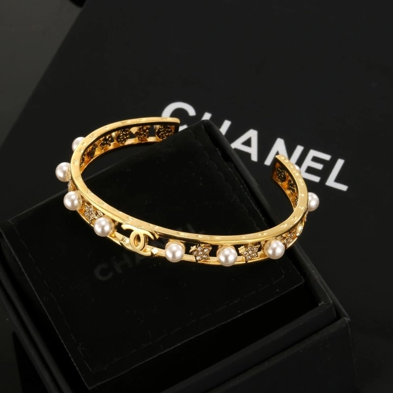 Snug Chanel Bracelets 220466
