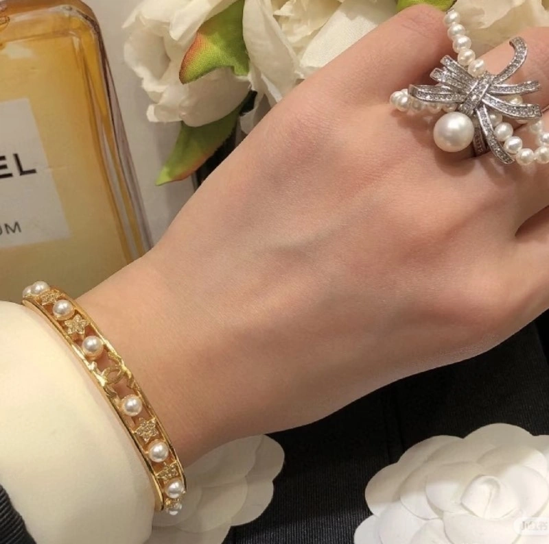 Snug Chanel Bracelets 220466