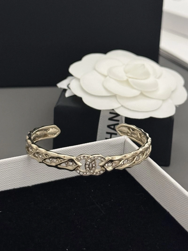 Resilient Chanel Bracelets 220472
