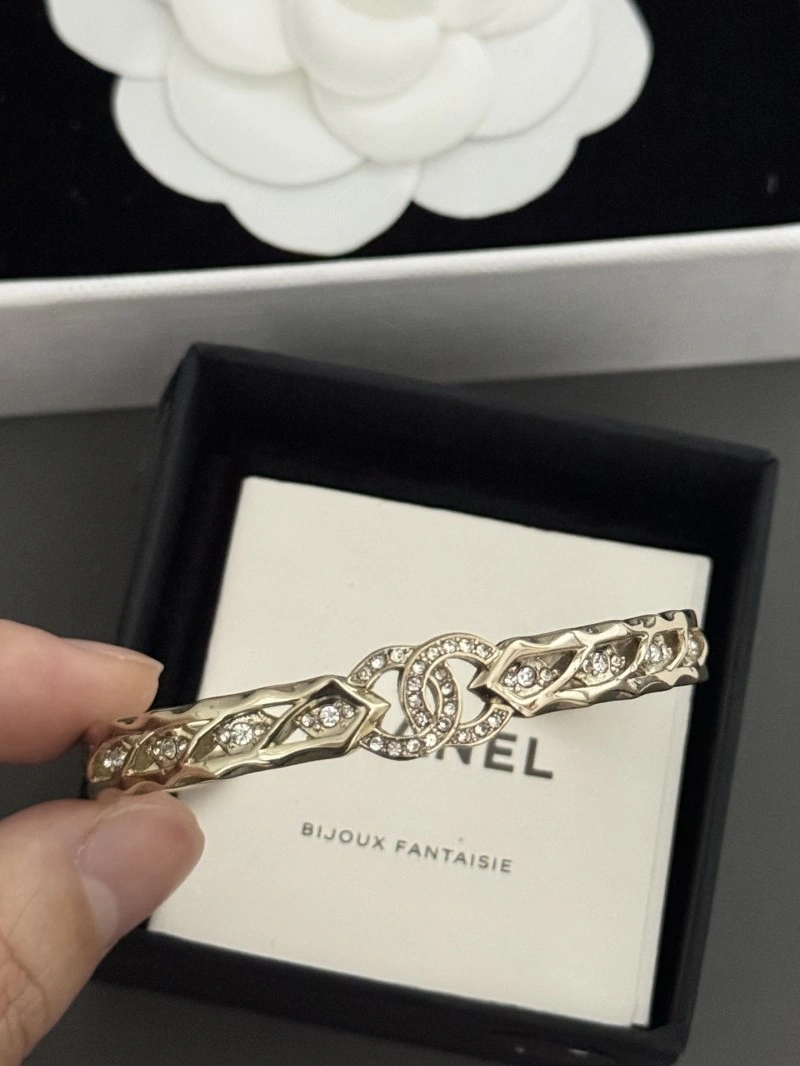 Resilient Chanel Bracelets 220472