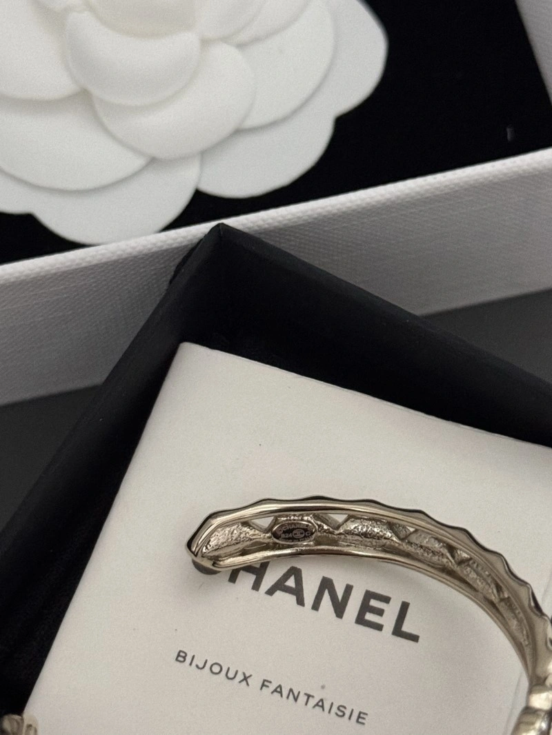 Resilient Chanel Bracelets 220472