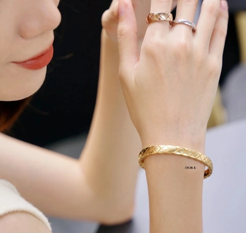Chanel Bracelets Breathable 220434