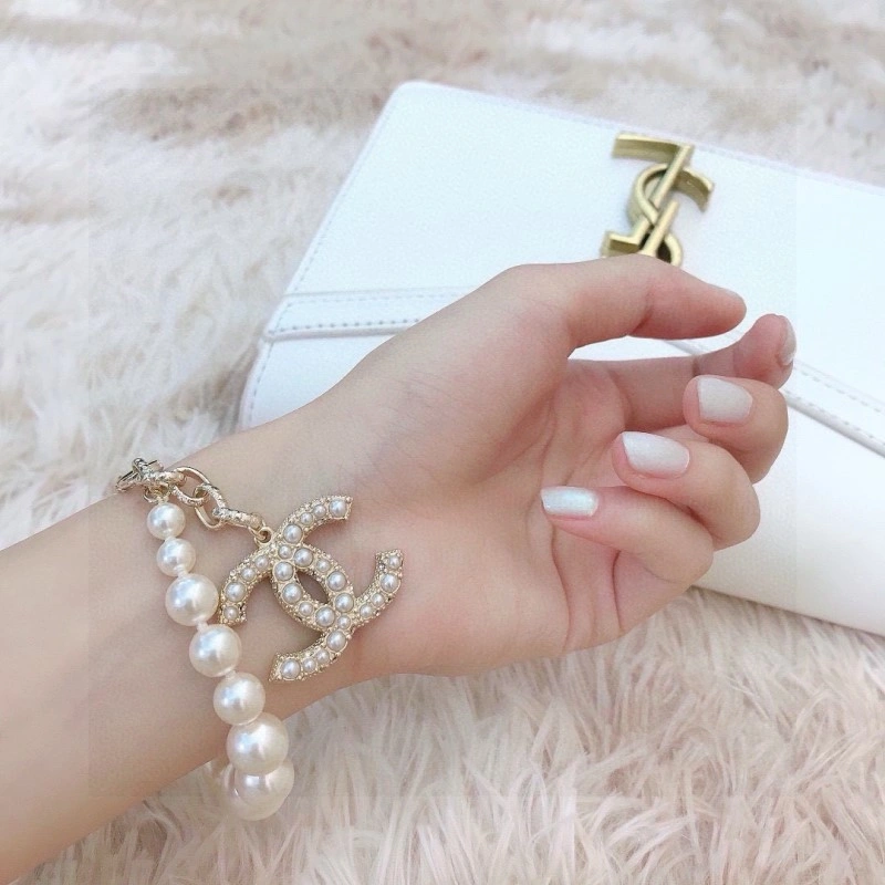 Resilient Chanel Bracelets 220444