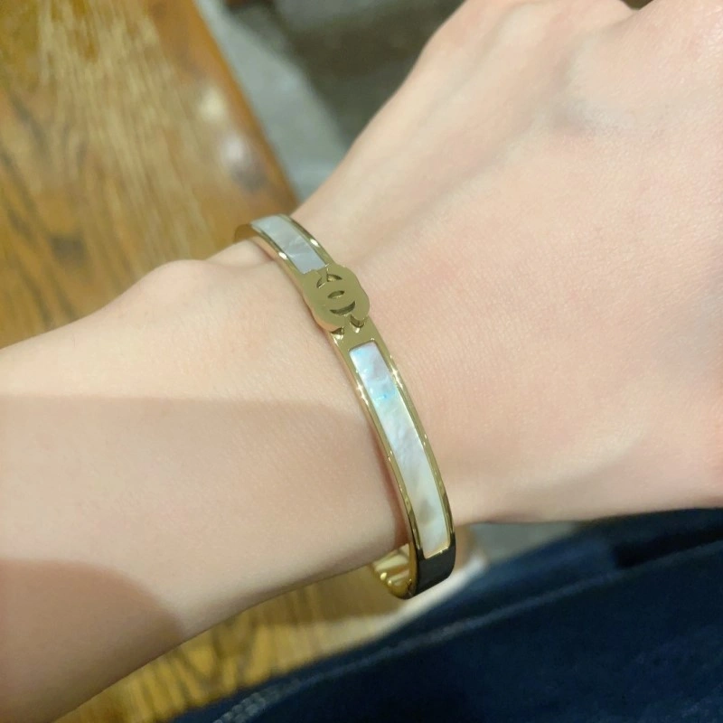 RelaxedFit Chanel Bracelets 220400