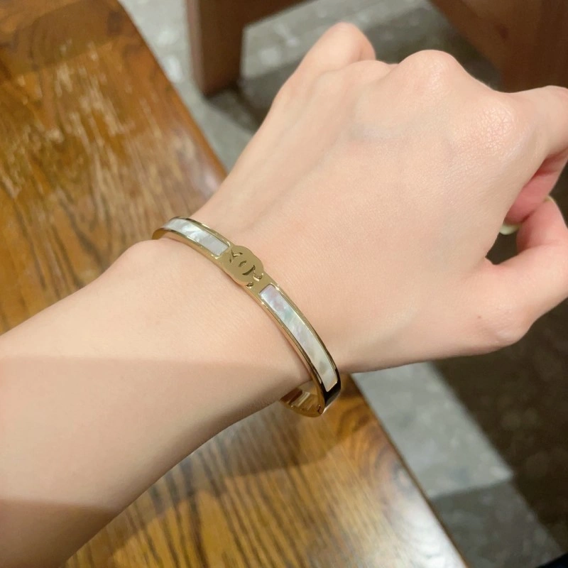 RelaxedFit Chanel Bracelets 220400