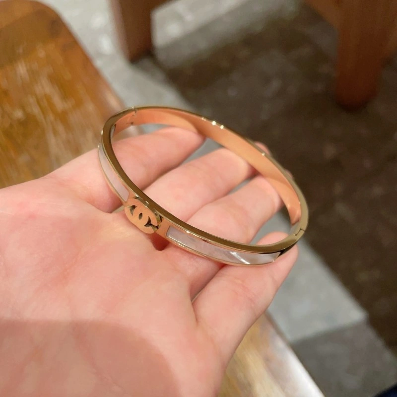 RelaxedFit Chanel Bracelets 220400