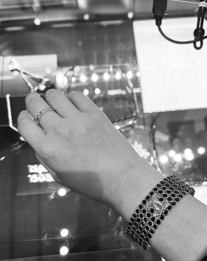 Elegant Chanel Bracelets 220397