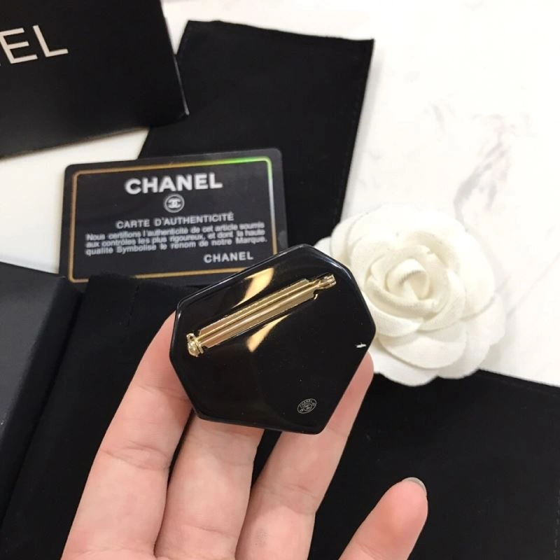 Durable Chanel Brooches 231373