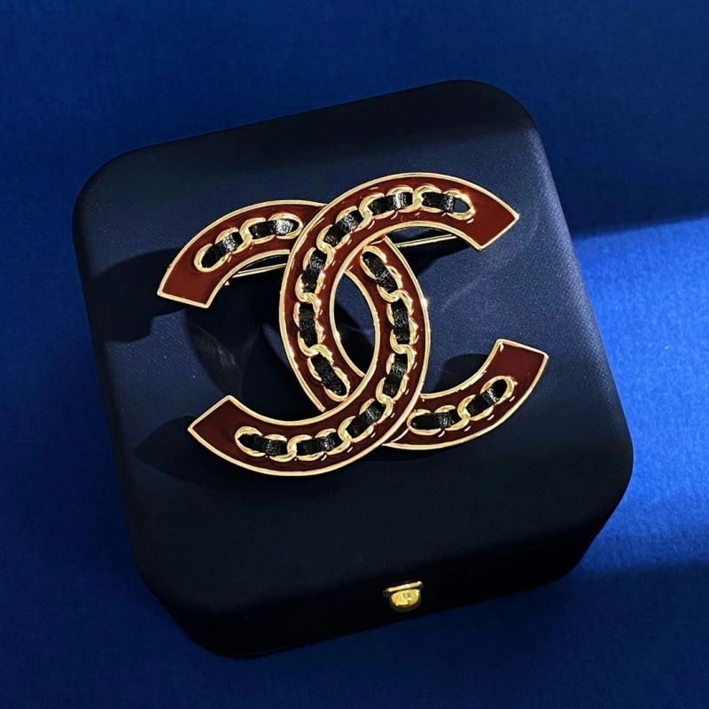 Packable Chanel Brooches 231400