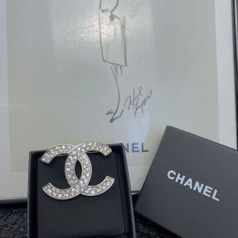 Chanel Brooches MultiPurpose 231402