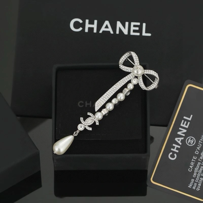 Affordable Chanel Brooches 231362