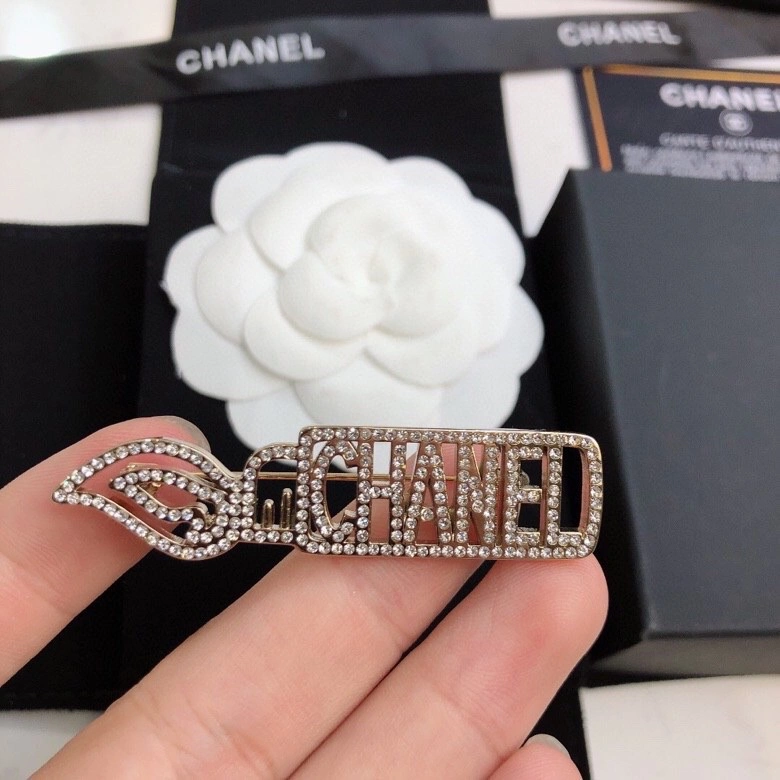Supportive Chanel Brooches 231365