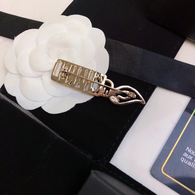 Supportive Chanel Brooches 231365