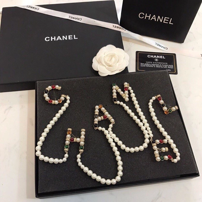 Chanel Brooches UrbanChic 231388