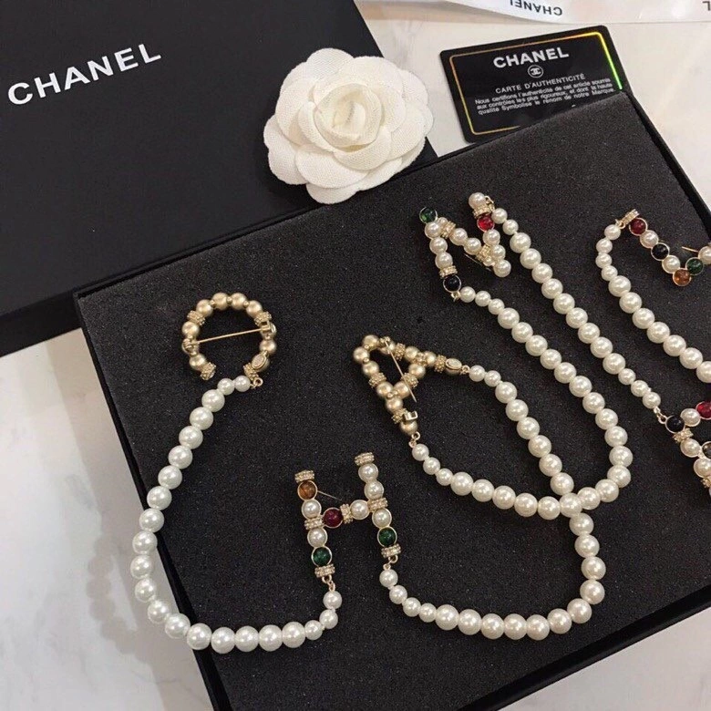 Chanel Brooches UrbanChic 231388