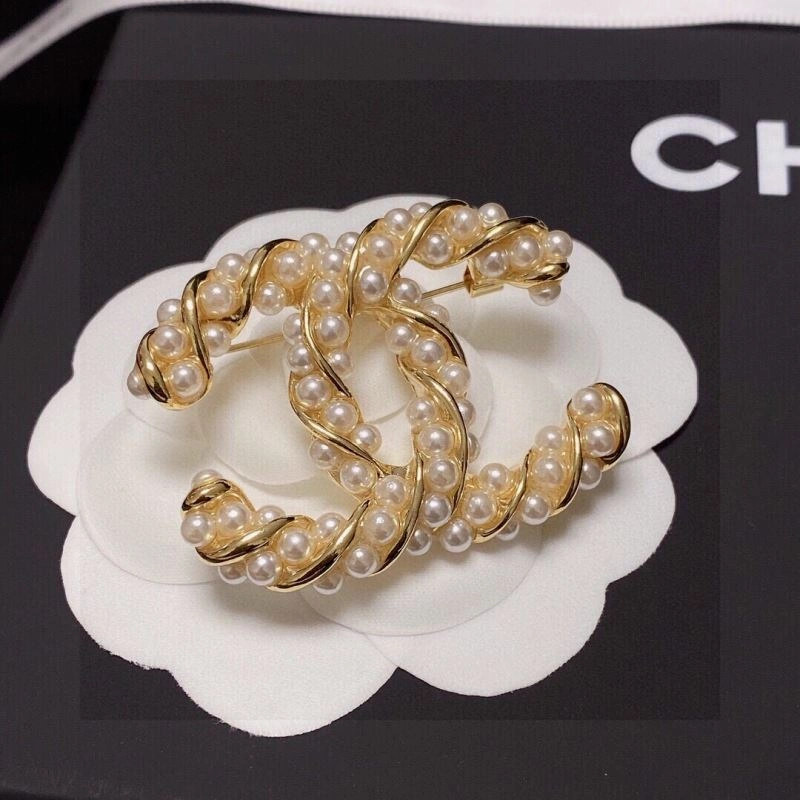 Trendsetting Chanel Brooches 231396