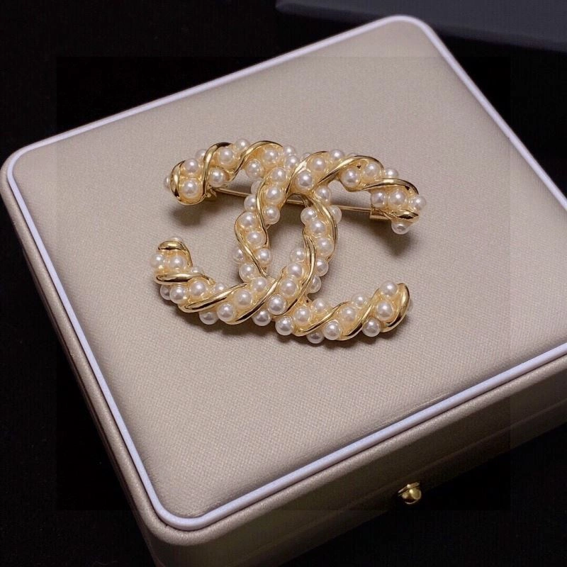 Trendsetting Chanel Brooches 231396