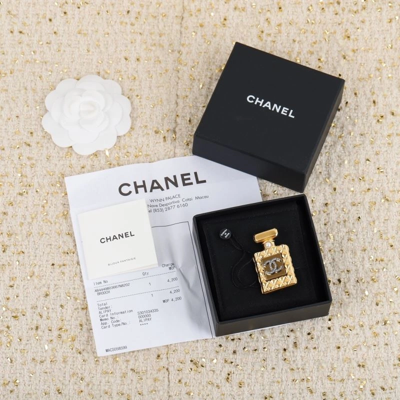 Chanel Brooches UrbanStyle 231422