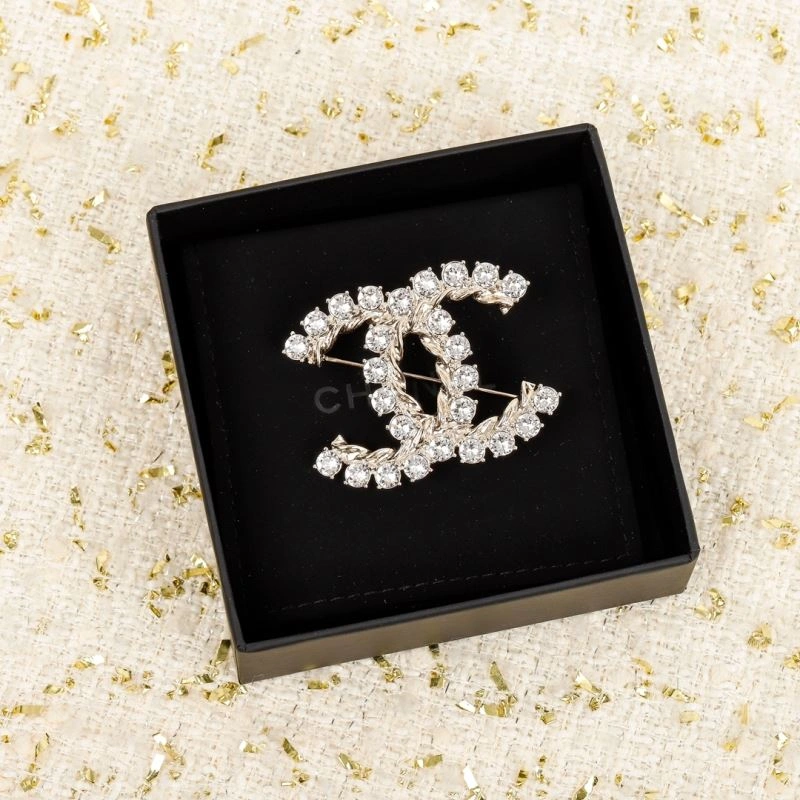 Lightweight Chanel Brooches 231372
