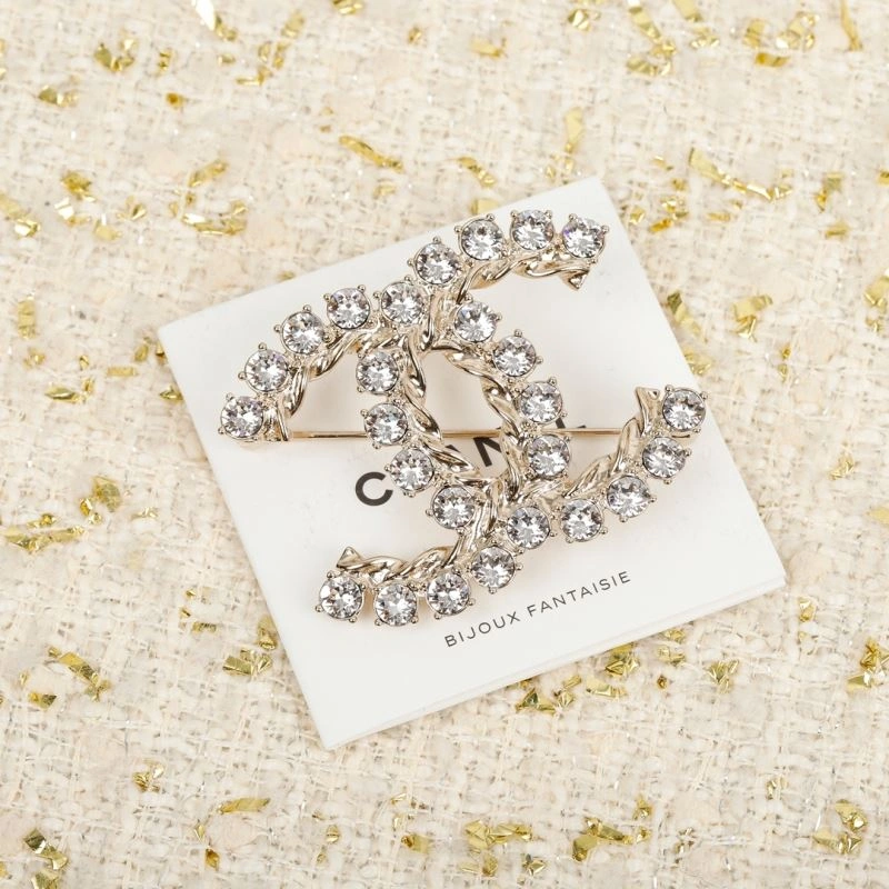 Lightweight Chanel Brooches 231372