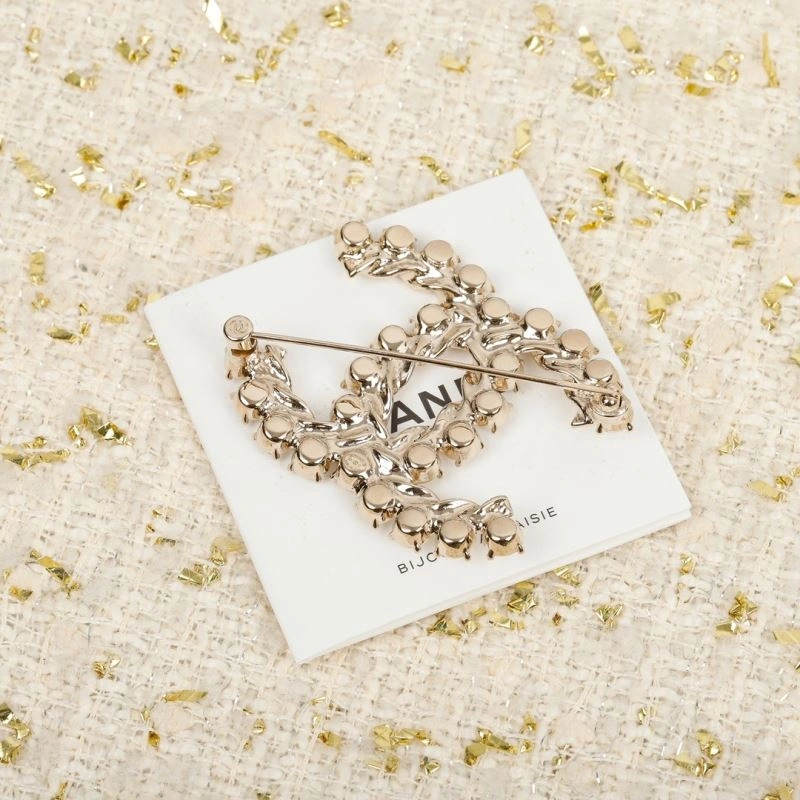 Lightweight Chanel Brooches 231372