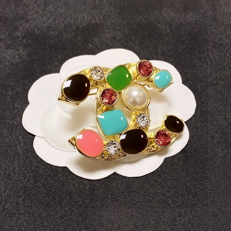 Breathable Chanel Brooches 231386