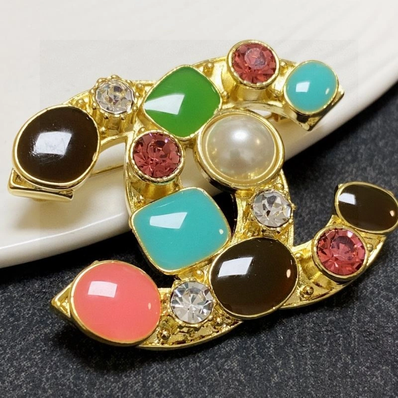 Breathable Chanel Brooches 231386