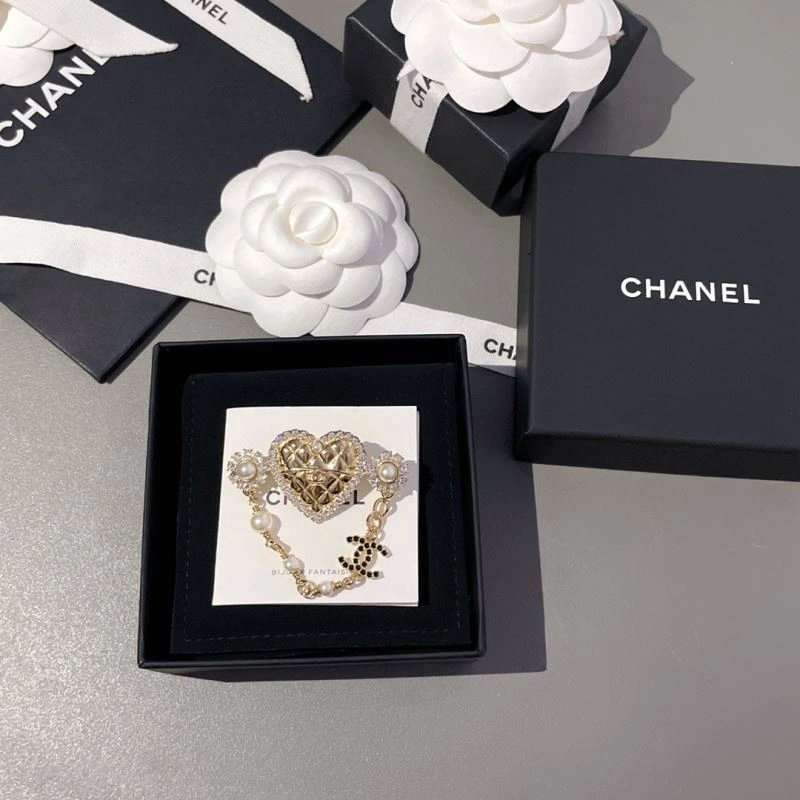 ZeroBulk Chanel Brooches 231359