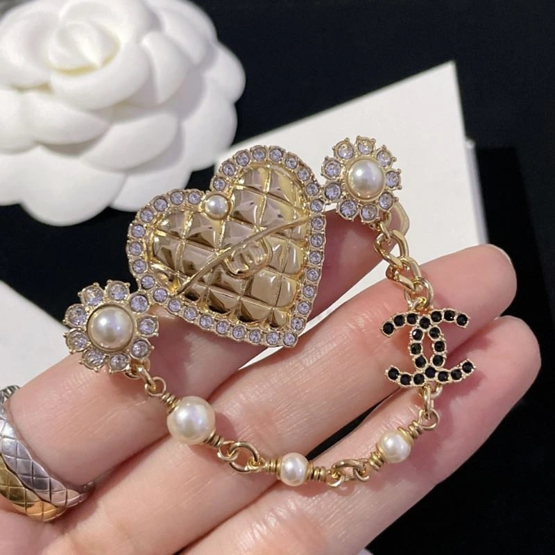 ZeroBulk Chanel Brooches 231359