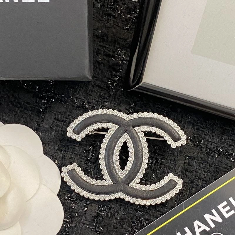 MultiPurpose Chanel Brooches 230897