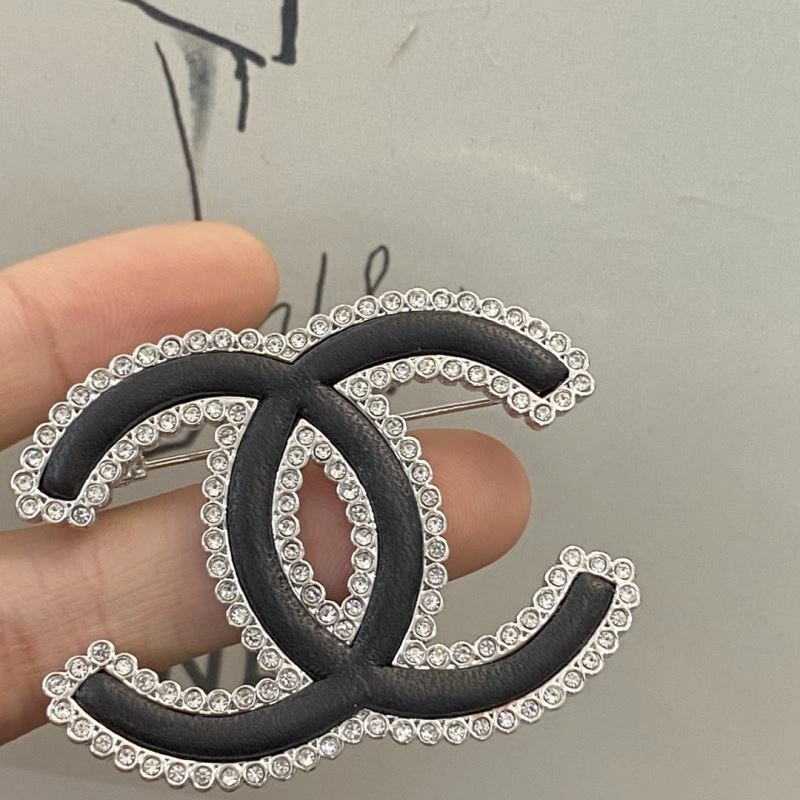 MultiPurpose Chanel Brooches 230897