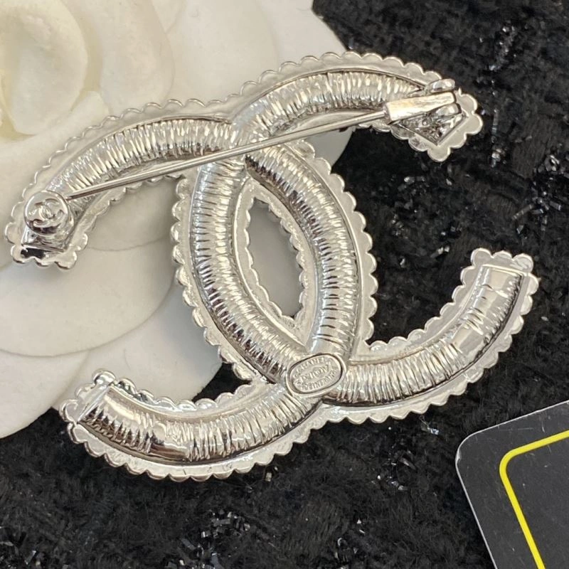 MultiPurpose Chanel Brooches 230897