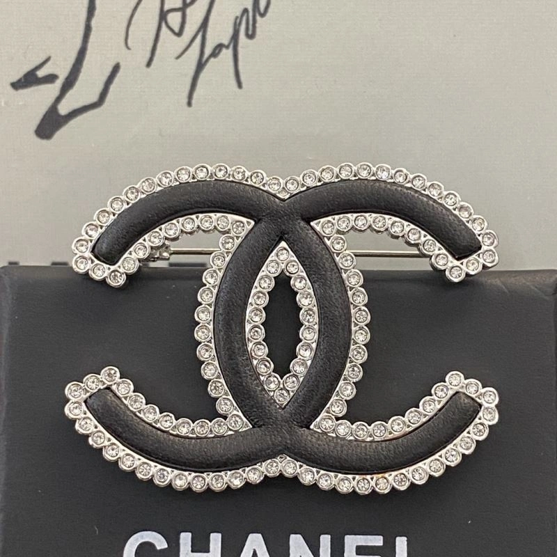 MultiPurpose Chanel Brooches 230897