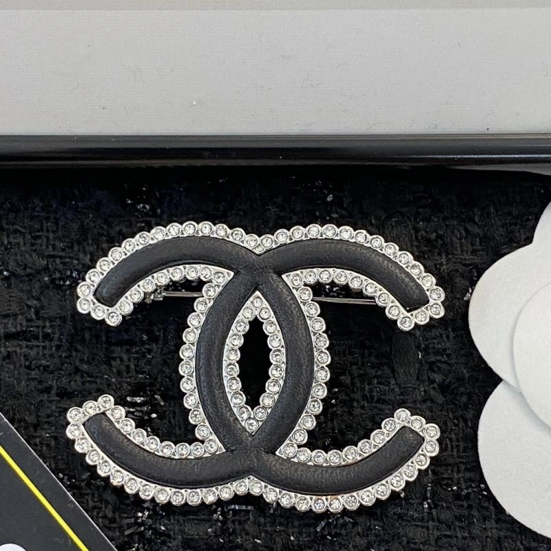 MultiPurpose Chanel Brooches 230897