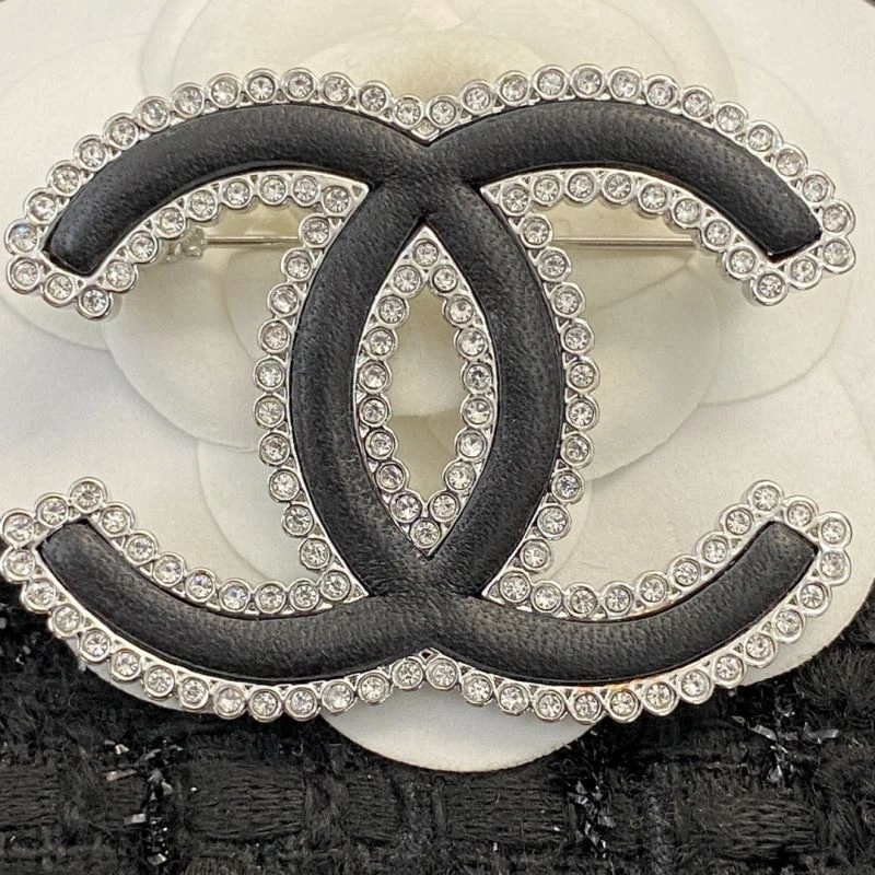MultiPurpose Chanel Brooches 230897