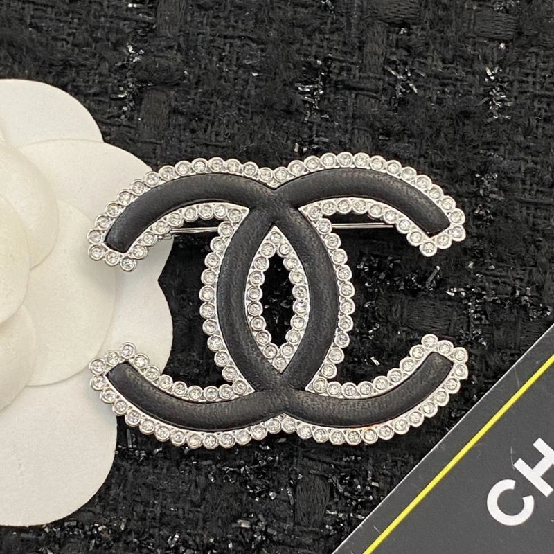 MultiPurpose Chanel Brooches 230897