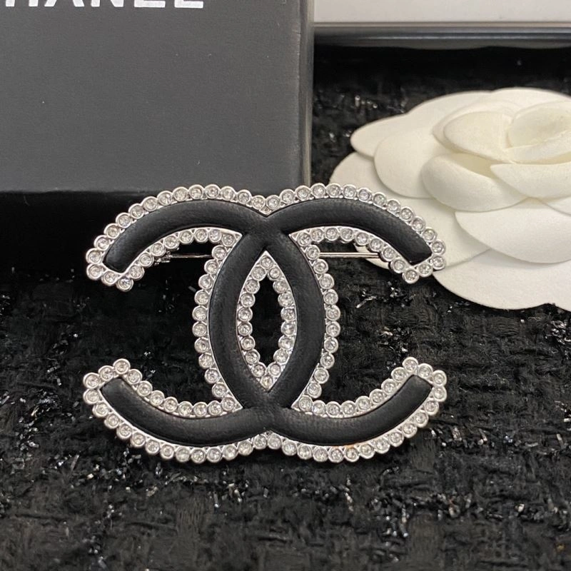 MultiPurpose Chanel Brooches 230897