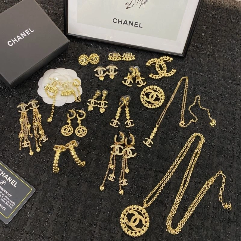 Modern Chanel Brooches 230832
