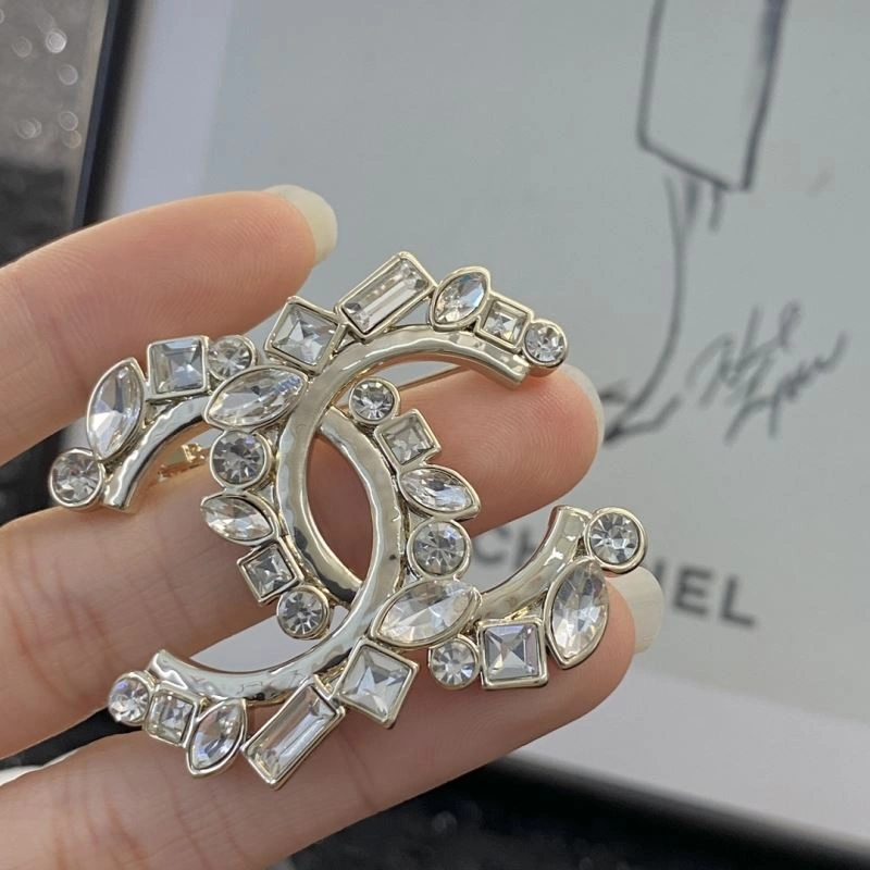 SmoothTexture Chanel Brooches 230831