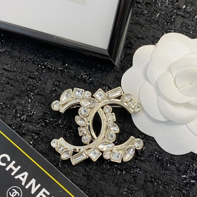 SmoothTexture Chanel Brooches 230831