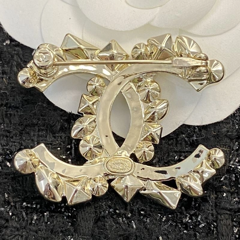 SmoothTexture Chanel Brooches 230831