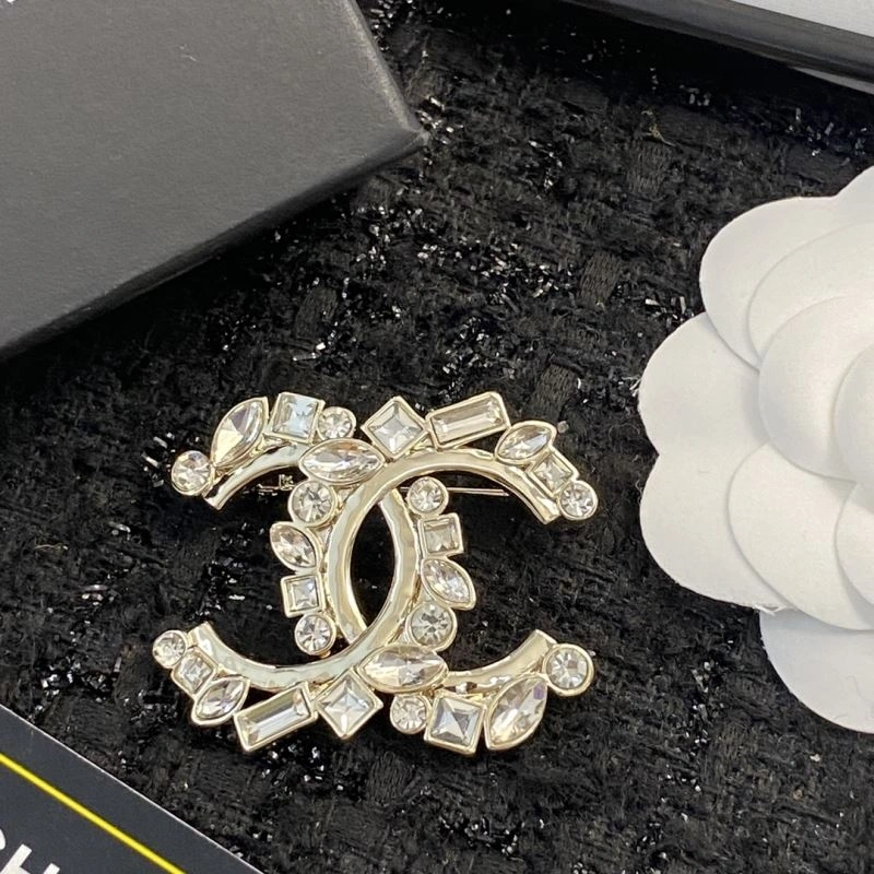 SmoothTexture Chanel Brooches 230831