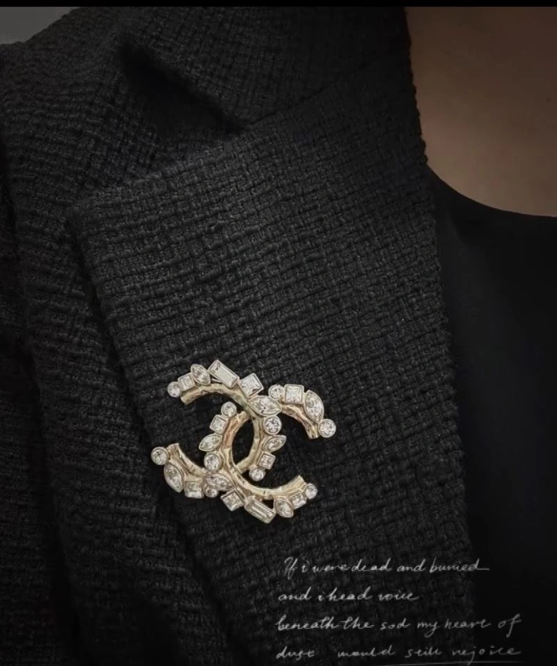 SmoothTexture Chanel Brooches 230831