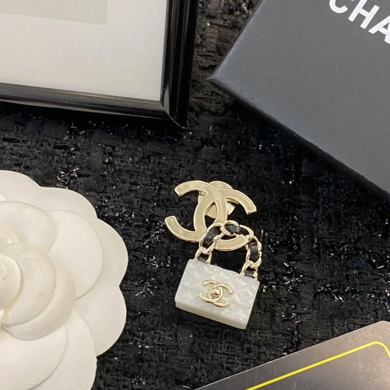 Chanel Brooches Comfortable 230809
