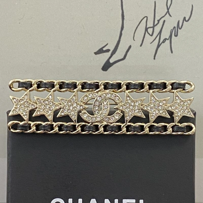 FashionForward Chanel Brooches 230818