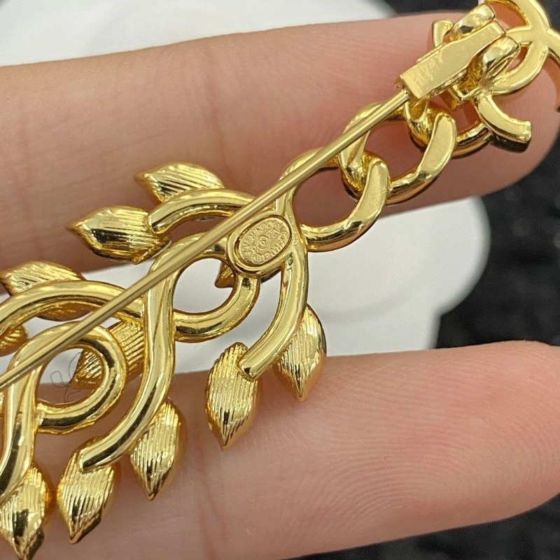 Chanel Brooches QuickDry 230815