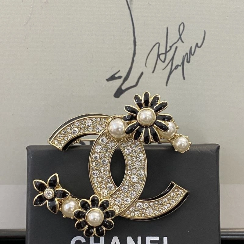 EyeCatching Chanel Brooches 230851
