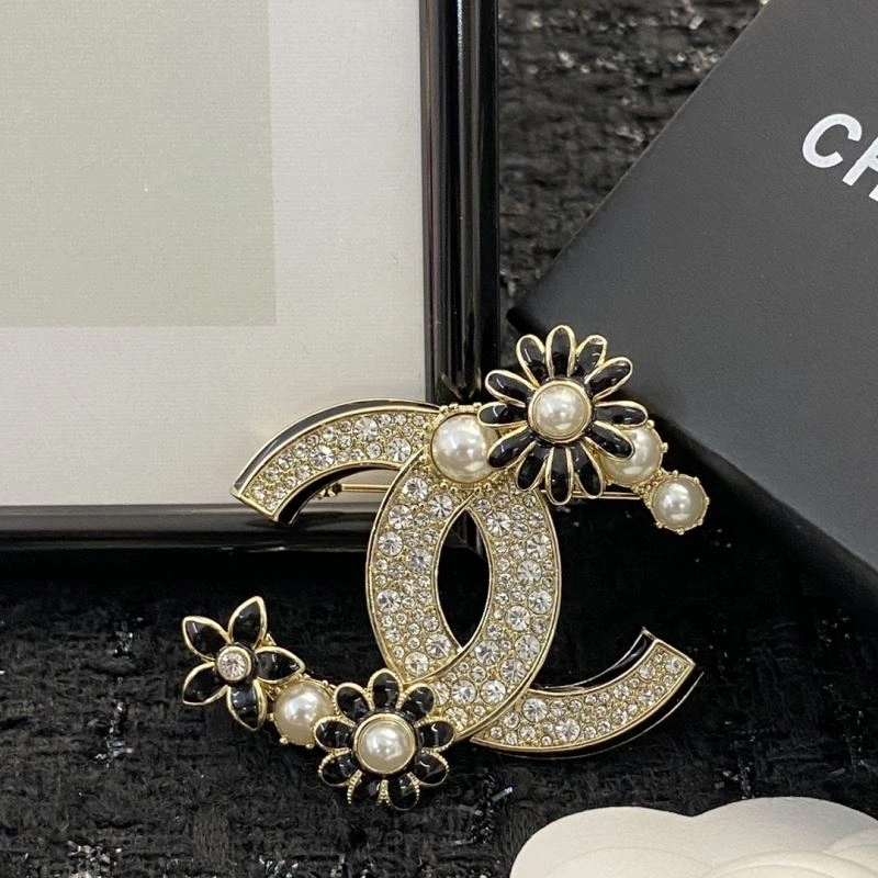 EyeCatching Chanel Brooches 230851